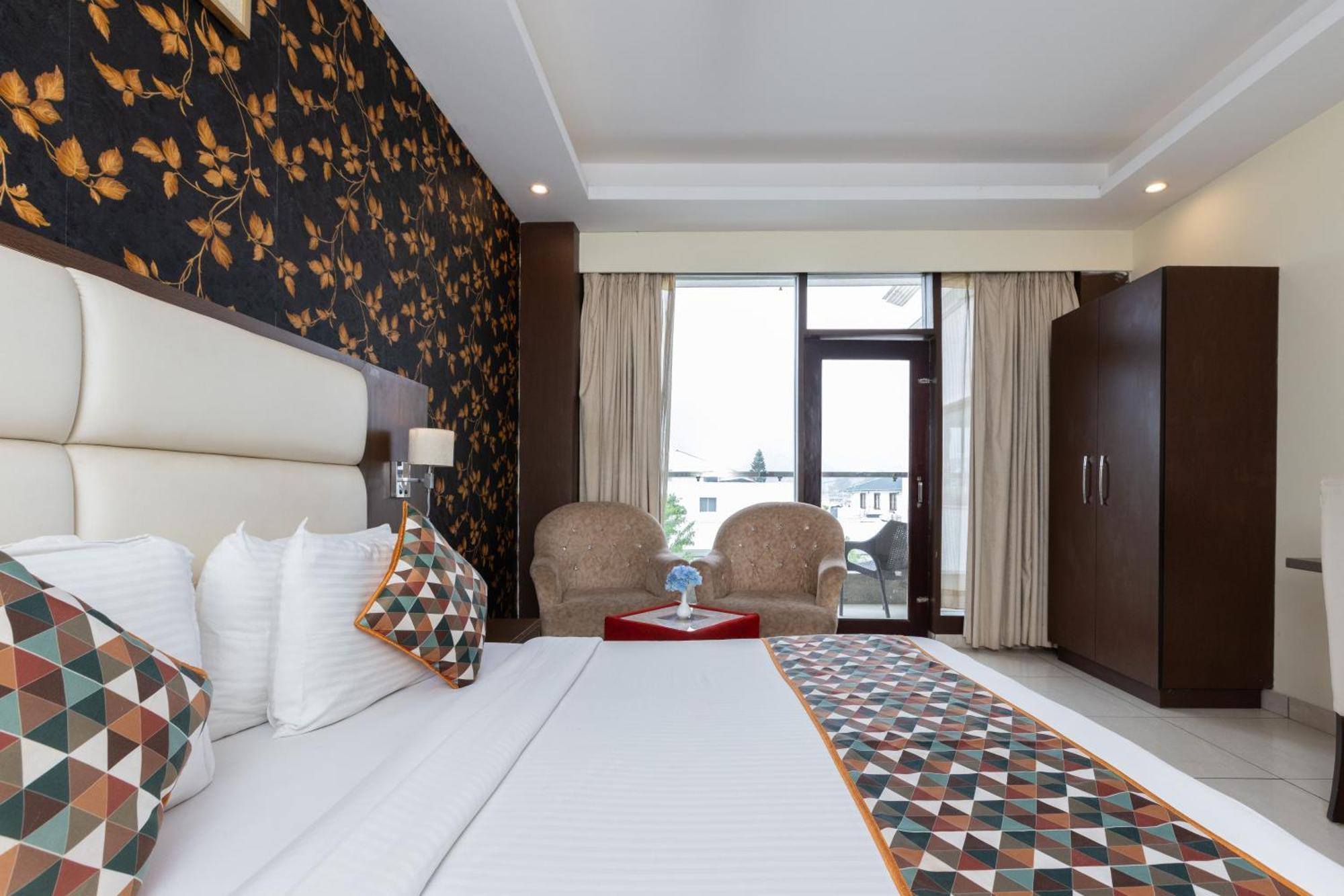 Indira Nikunj Rubystone Exotic Hotel ริชิเคช ภายนอก รูปภาพ