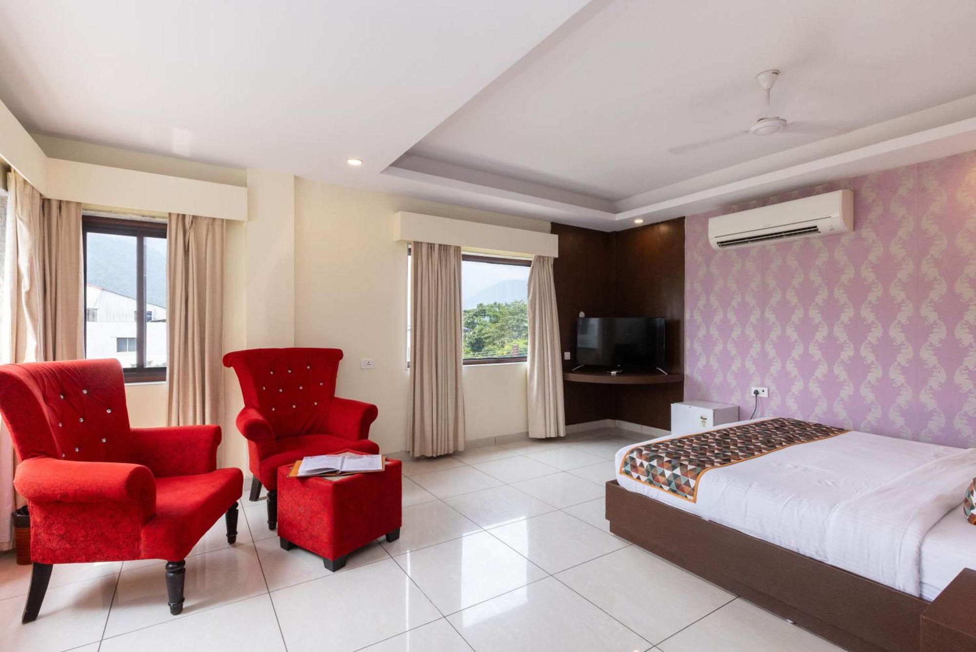 Indira Nikunj Rubystone Exotic Hotel ริชิเคช ภายนอก รูปภาพ