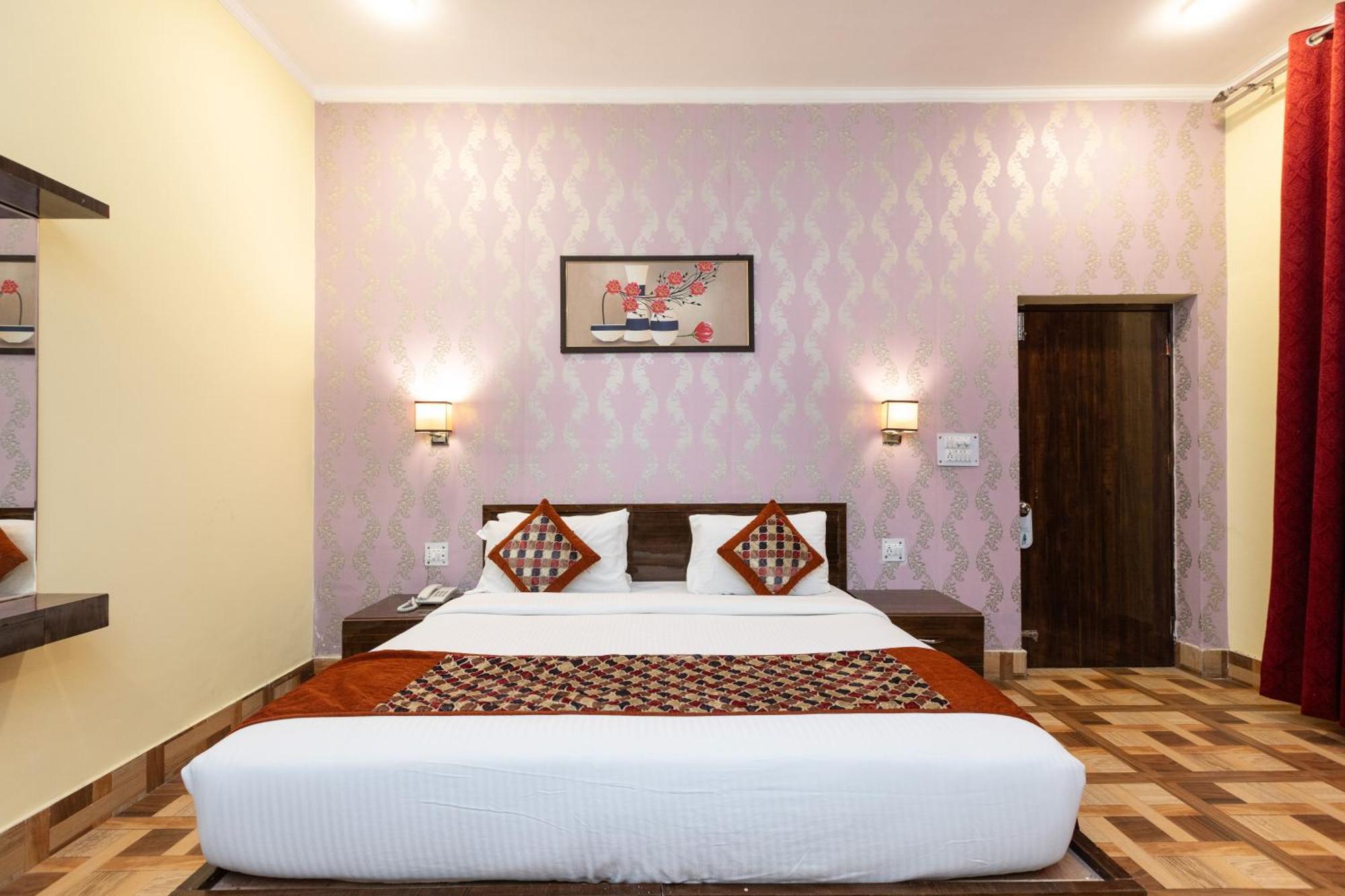 Indira Nikunj Rubystone Exotic Hotel ริชิเคช ภายนอก รูปภาพ